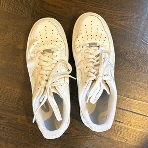 Used White Nike Air Force One Women's Sneakers